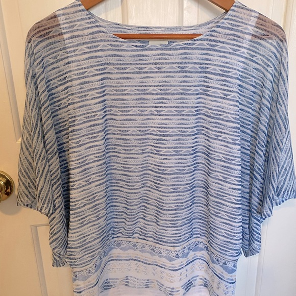Chico’s, Size 1, blousy sleeved top, beautiful blue Aztec inspired design - Picture 1 of 8